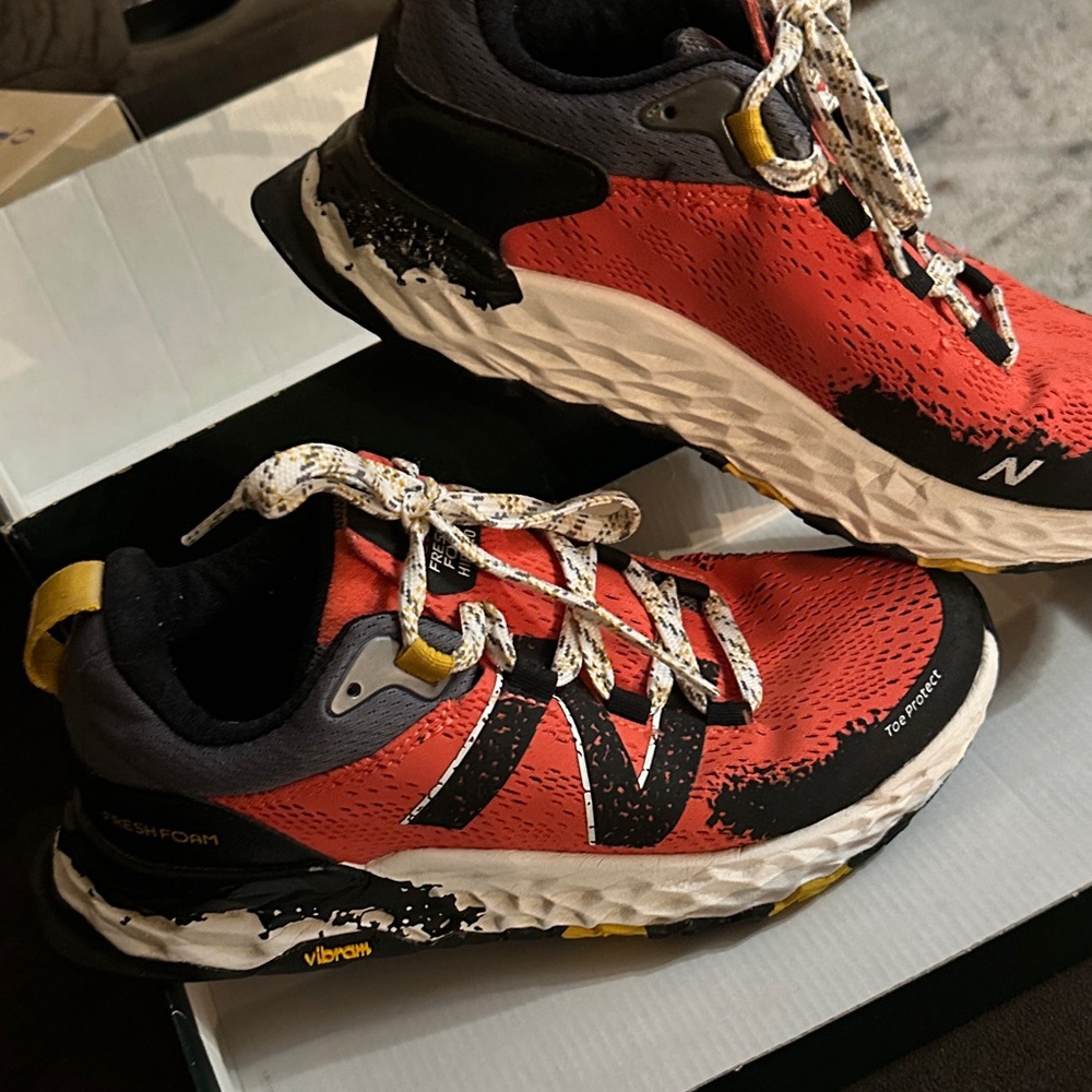 New Balance Women's Fresh Foam Hierro V5 Trail Running Shoe, Toro Red/Black, 6.5 - Picture 6 of 6